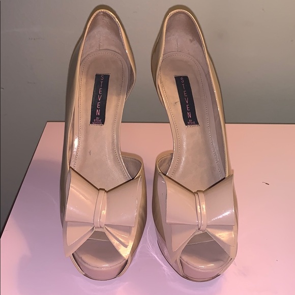 BLUSH Bow patent leather peep toe heels - Picture 2 of 15